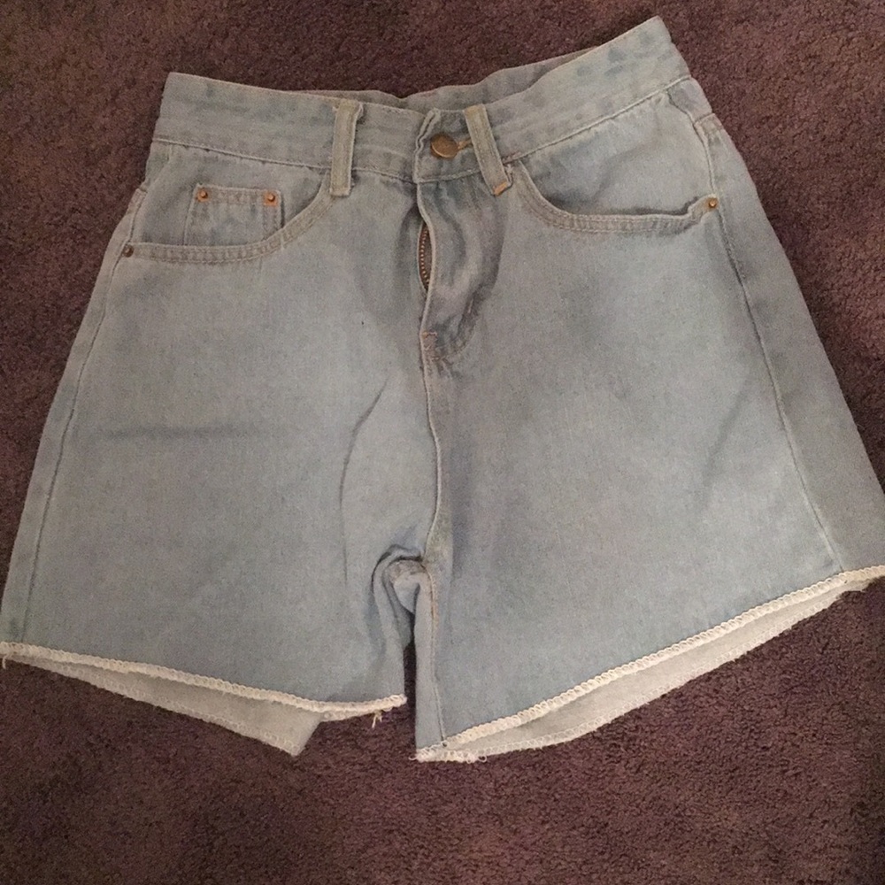 High waisted 80s style denim shorts! BRAND NEW